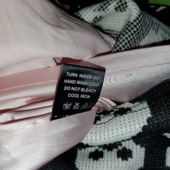 Jawbreaker knitted skull skirt - Picture 6 of 10